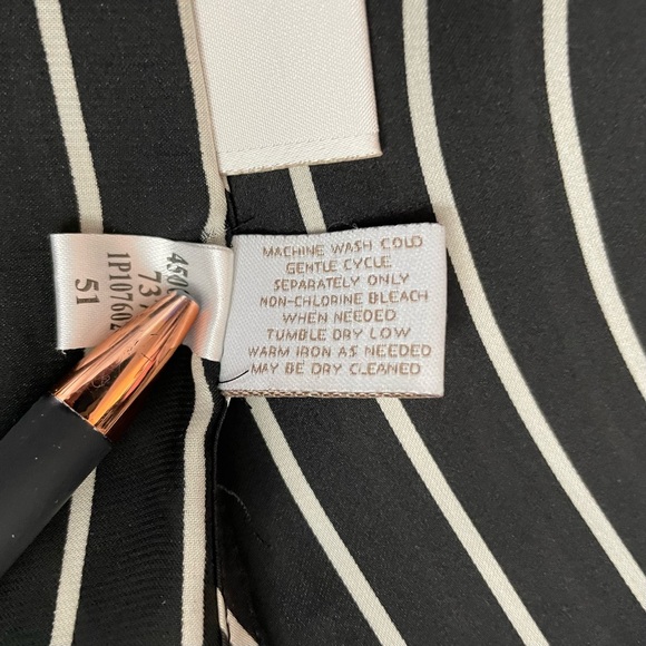 Chico's 1 (US M/8) Semi-Sheer Top Black White Stripe Pullover Dolman Sleeves - Picture 6 of 9